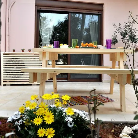 Chanialiving Chania Luxury Garden Apt1 アパート