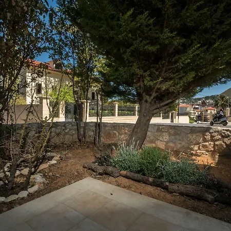 Chanialiving Chania Luxury Garden Apt1 *