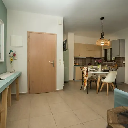 Chanialiving Chania Luxury Garden Apt1 아파트 *